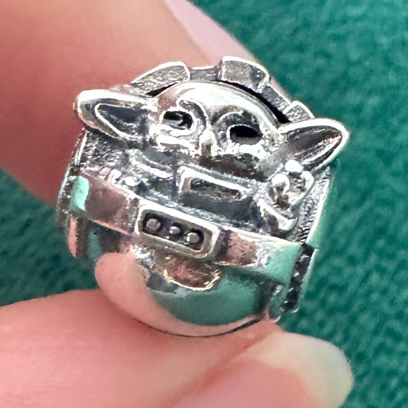 Pandora x Star Wars Yoda Grogu™ & Crib Charm - Picture 9 of 16